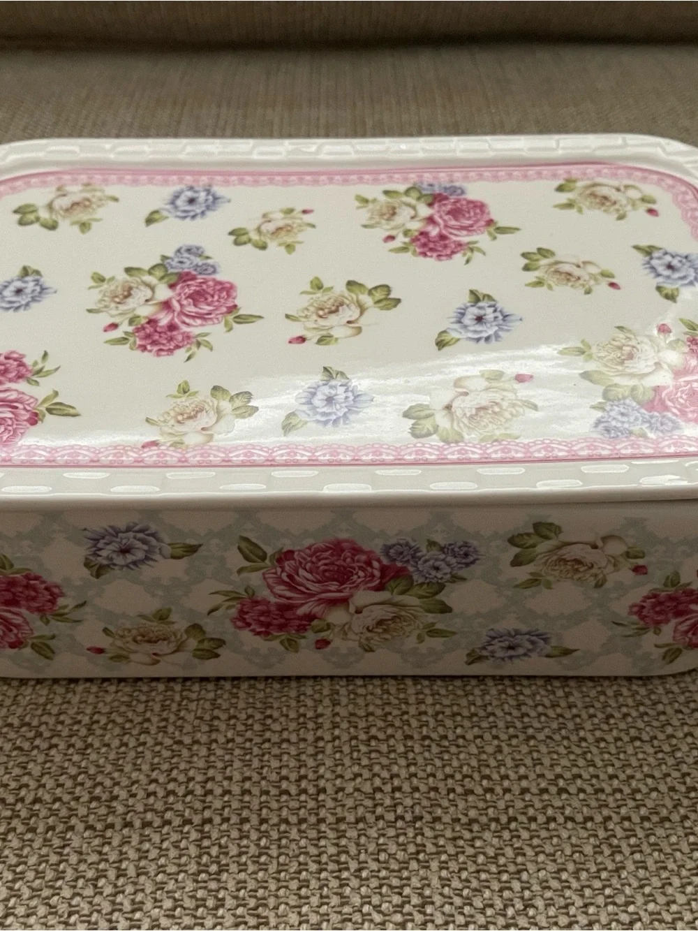 Grace Pantry English Rose Porcelain Covered Casserole Serving Dish